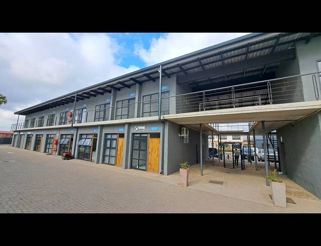 15M² OFFICE TO LET IN WILLOW PARK MANOR